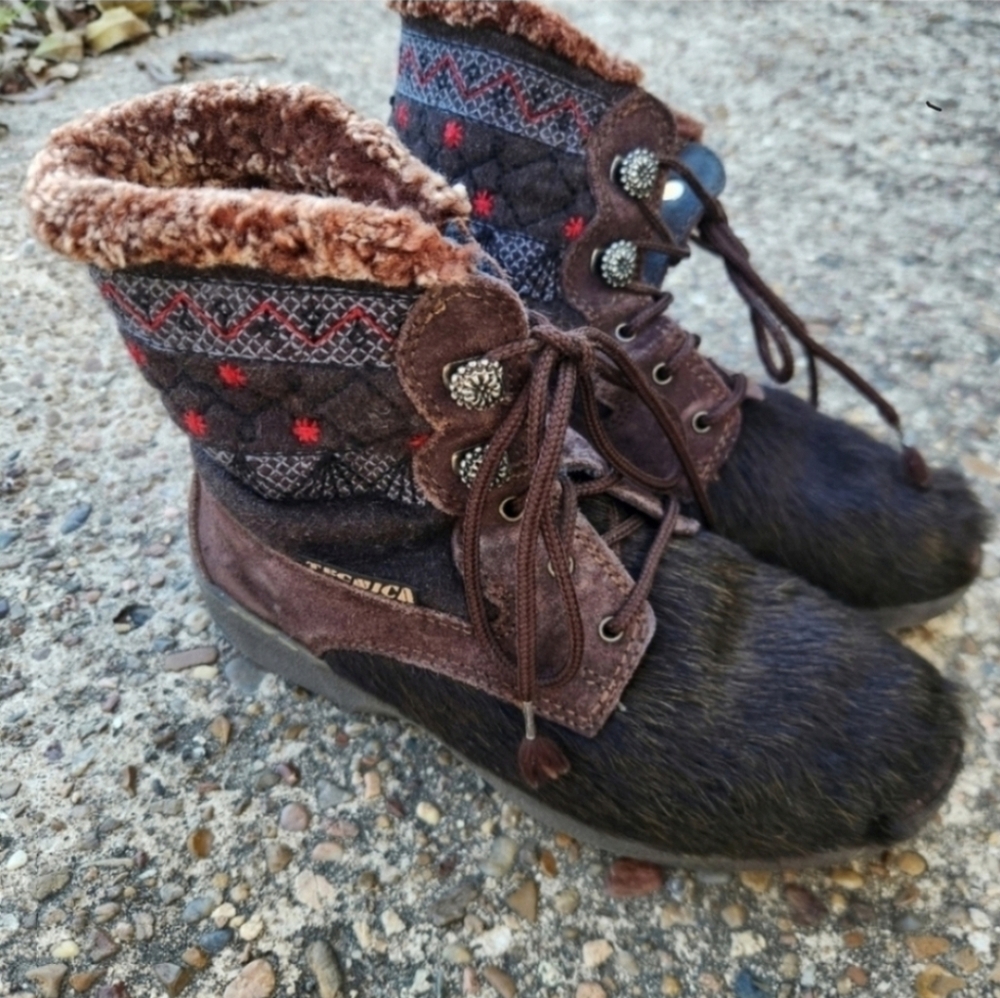Tecnica 36 8 Italian Leather Furry Embroidered Gorgeous Boho Snow Winter boots